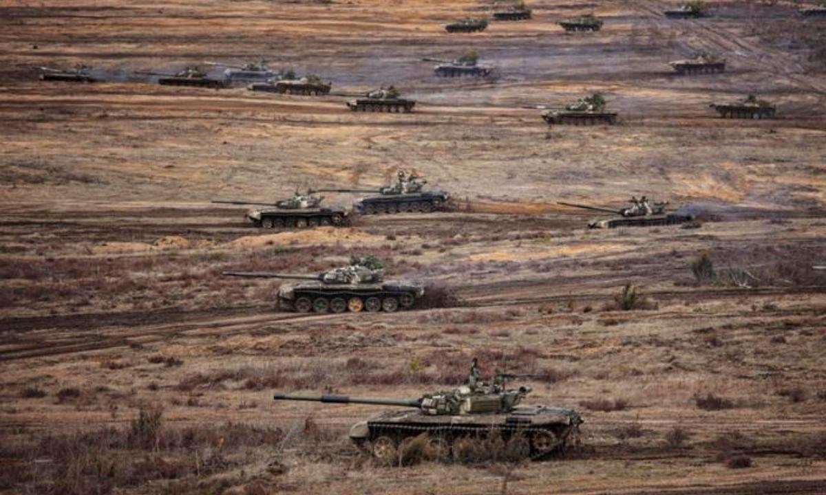 Tra due fuochi: raccolta provvisoria di testi di anarchicx da Ucraina, Russia, Bielorussia sulla guerra in corso.